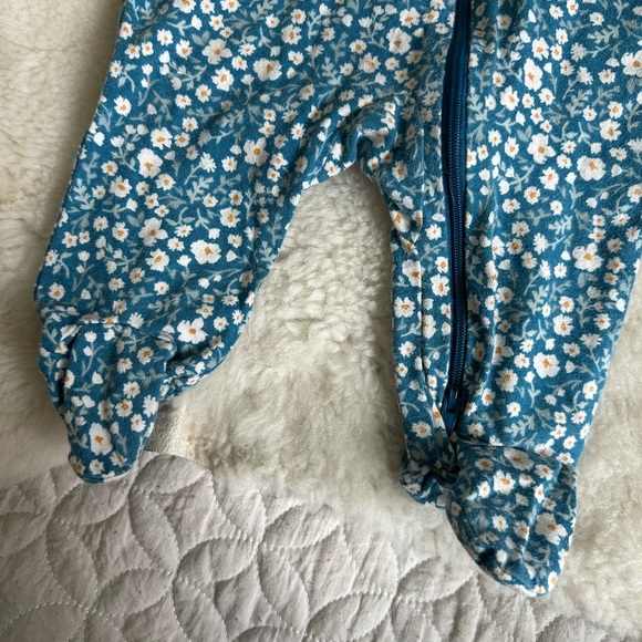 3M Carter’s footie zip pajamas, blue with white flowers - Picture 5 of 11